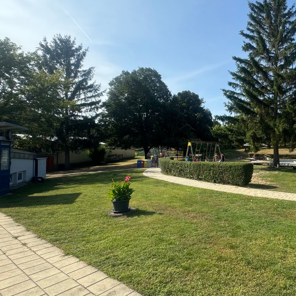Sonnenwaldbad 15 liegewiese freibad donnerskirchen